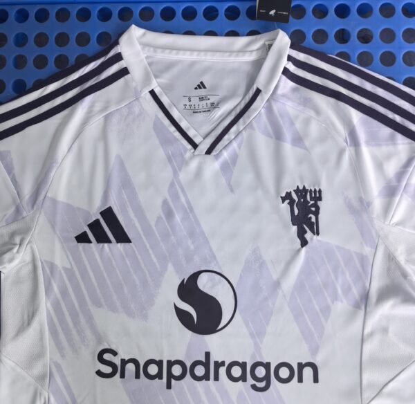 Manchester United's away football uniform 25-26 - 图片 3